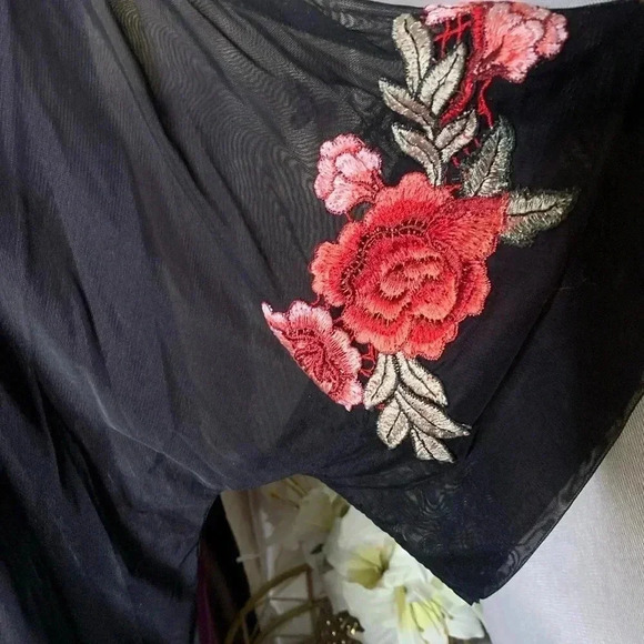 Black sheer Duster with Rose Detail, Size Large - Picture 4 of 4